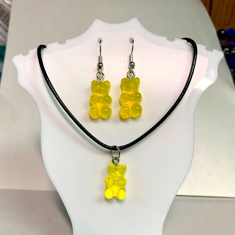 Neon yellow gummy bear necklace set